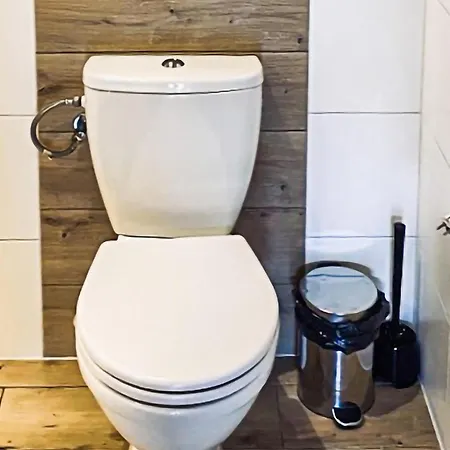 2 Bedroom Awesome In 펜션 시아노제티